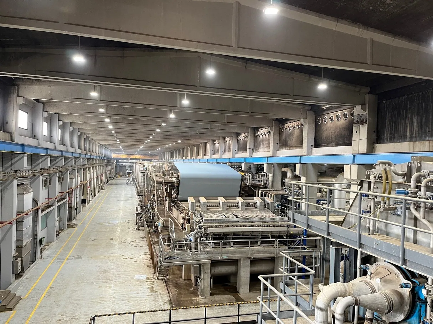 Wide view of the PM3 paper production line inside Interpac